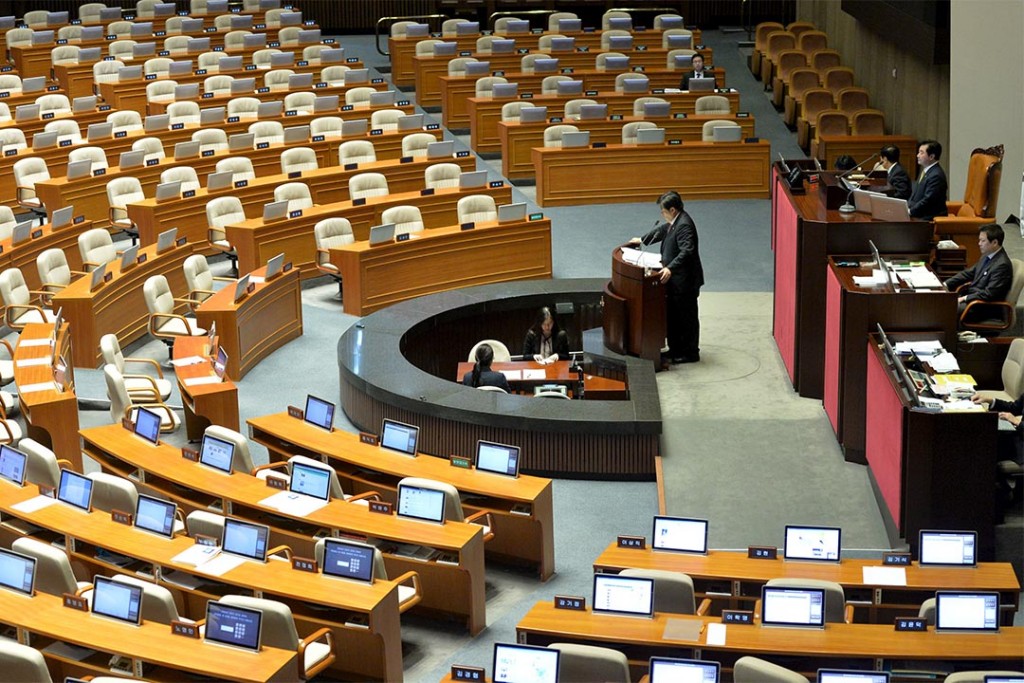 Choi Kyu-sung, a member of the main opposition Minjoo Party of Korea speaks at the National Assembly in Seoul, South Korea, February 28, 2016. South Korean opposition lawmakers seeking to block a government-backed "anti-terrorism" bill pushed their record-breaking filibuster into a sixth straight day of speeches in the parliamentary chamber on Sunday.  REUTERS/Song Won-young/News1  ATTENTION EDITORS - FOR EDITORIAL USE ONLY. NOT FOR SALE FOR MARKETING OR ADVERTISING CAMPAIGNS. THIS IMAGE HAS BEEN SUPPLIED BY A THIRD PARTY. IT IS DISTRIBUTED, EXACTLY AS RECEIVED BY REUTERS, AS A SERVICE TO CLIENTS. SOUTH KOREA OUT. NO COMMERCIAL OR EDITORIAL SALES IN SOUTH KOREA. NO RESALES. NO ARCHIVES.