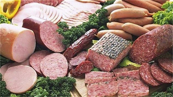 特朗普用國防生產法 命令肉類加工廠營運