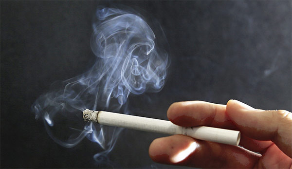 研究表明有吸煙習慣的1/3年輕人 面臨嚴重的新冠感染風險