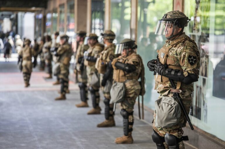 華盛頓州軍方及警察 為選舉後可能發生的動亂做準備
