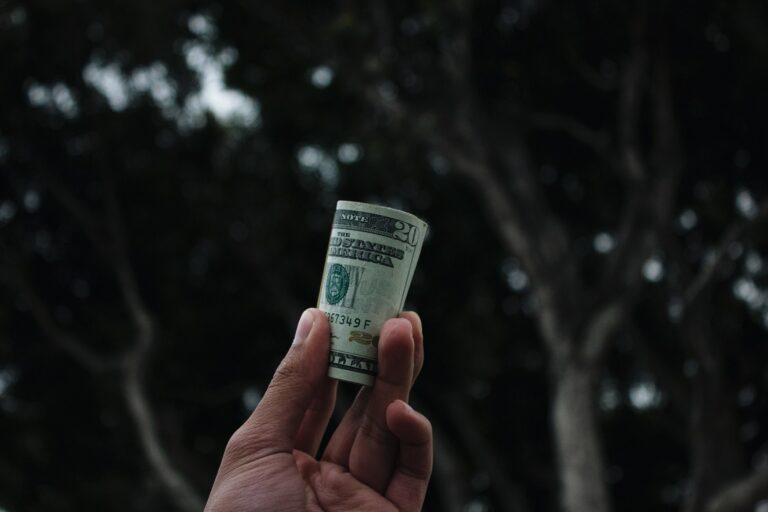 金縣計劃要求超市為員工增每小時$4津貼