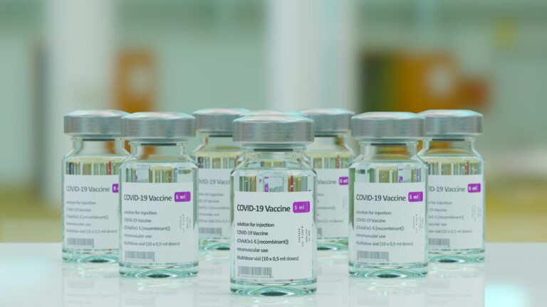 華州 46,000 名家庭護理工不受州長疫苗令的約束