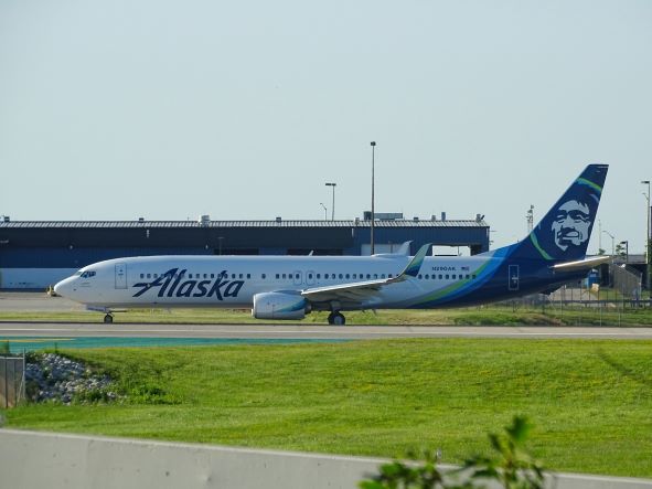 阿拉斯加航空公司因人手短缺取消數百趟航班 逾萬名乘客遭滯留