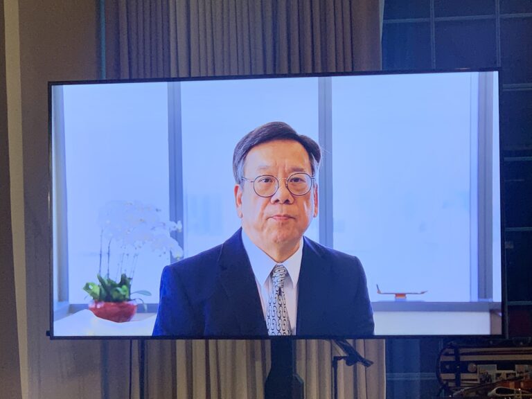 西雅图举办香港回归 25 周年纪念晚会 商经发展局局长丘应桦致辞恭贺