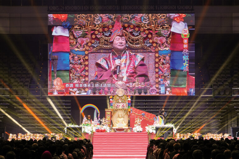 蓮生活佛小巨蛋傳授化虹大法 西雅圖雷藏寺冬令救濟