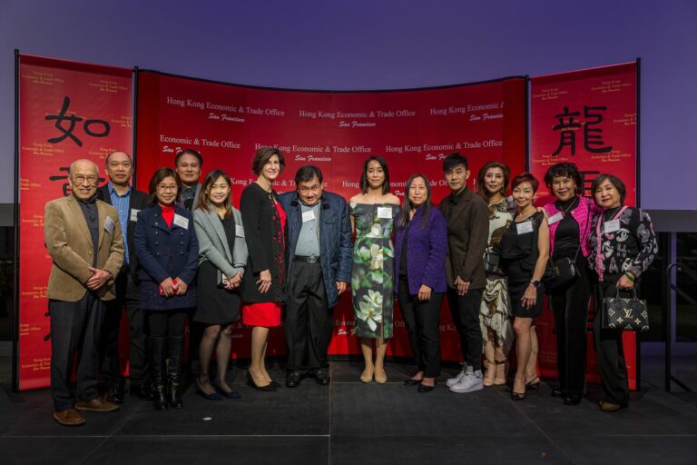 来自香港的国际冠军魔术师 于西雅图新春酒会助庆迎兔年