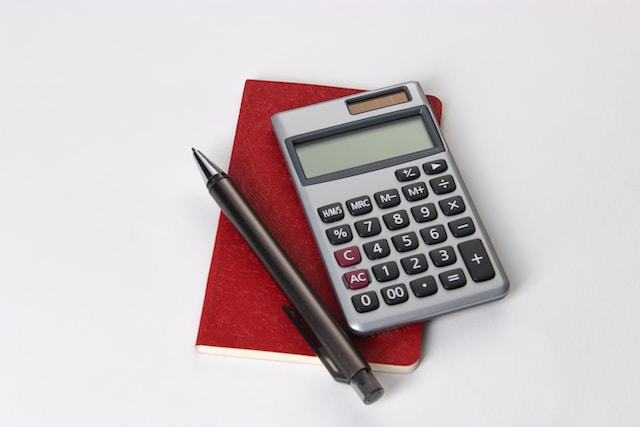 IRS︰ 2023年教育工作者費用扣除最高可達300美元