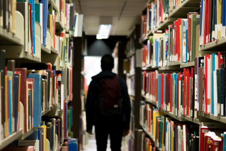 大学毕业率低 仅四分之一华州雇主承认副学士学位