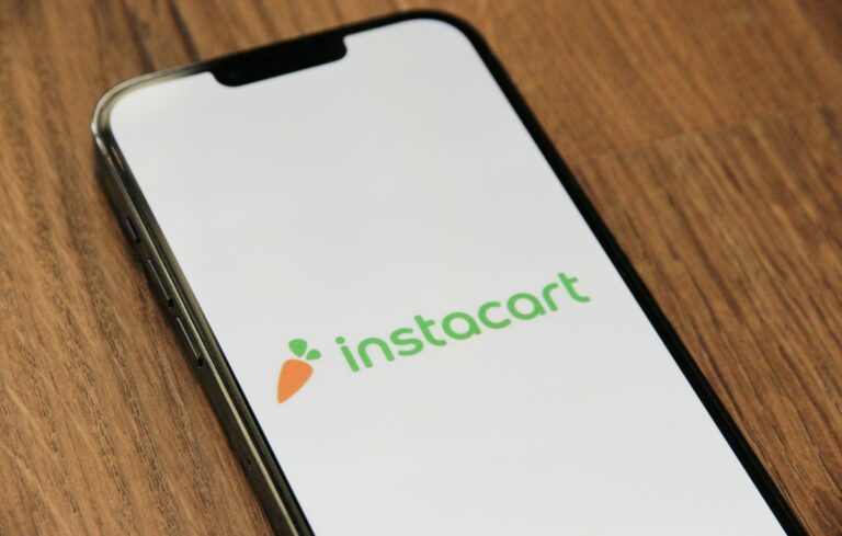 Instacart首次公開發行股價飆漲 但同時面臨競爭與挑戰