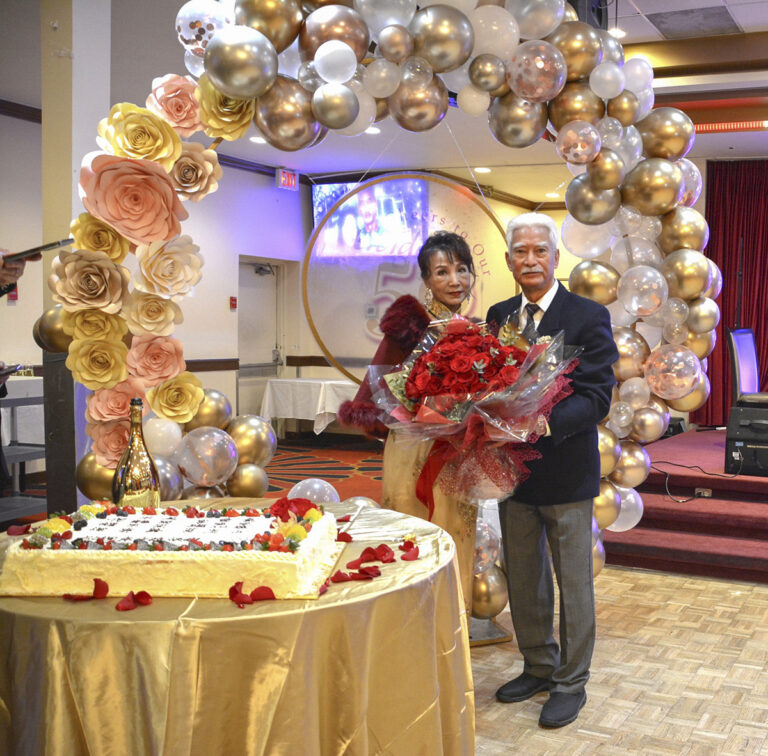 香港影視紅星高雄伉儷 溫哥華慶祝金婚大喜