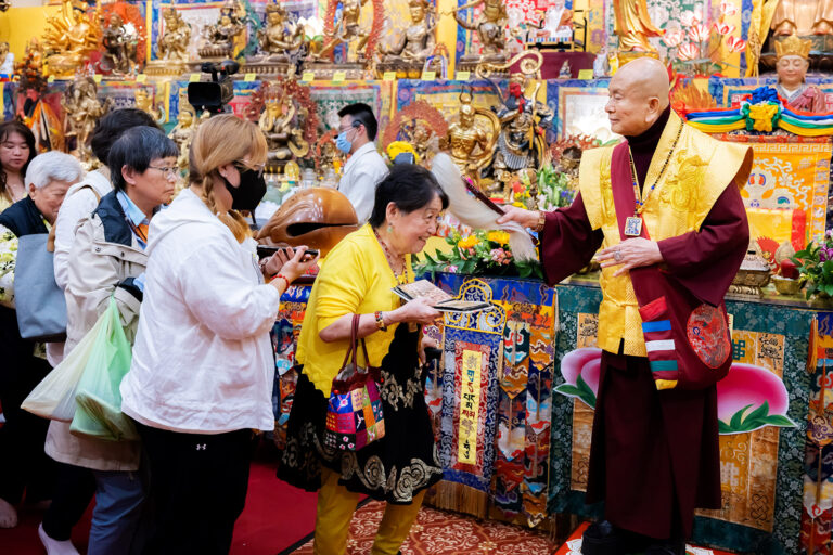 西雅圖雷藏寺蟠桃盛會    蓮生活佛祝賀金母聖誕