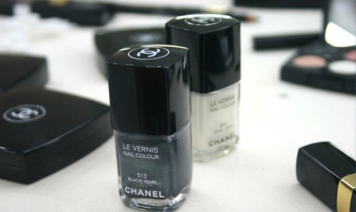 Chanel Black and Whilte Pearl